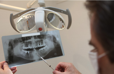 Implantologisch t�tige Zahnarztpraxis
